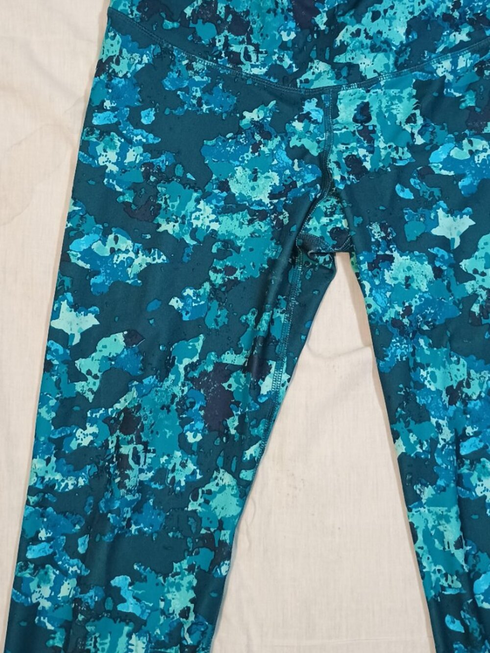 Old Navy Active/Capri Leggings/Womens M/Blue Camo Go Dry Compression Athleisure - Picture 6 of 9